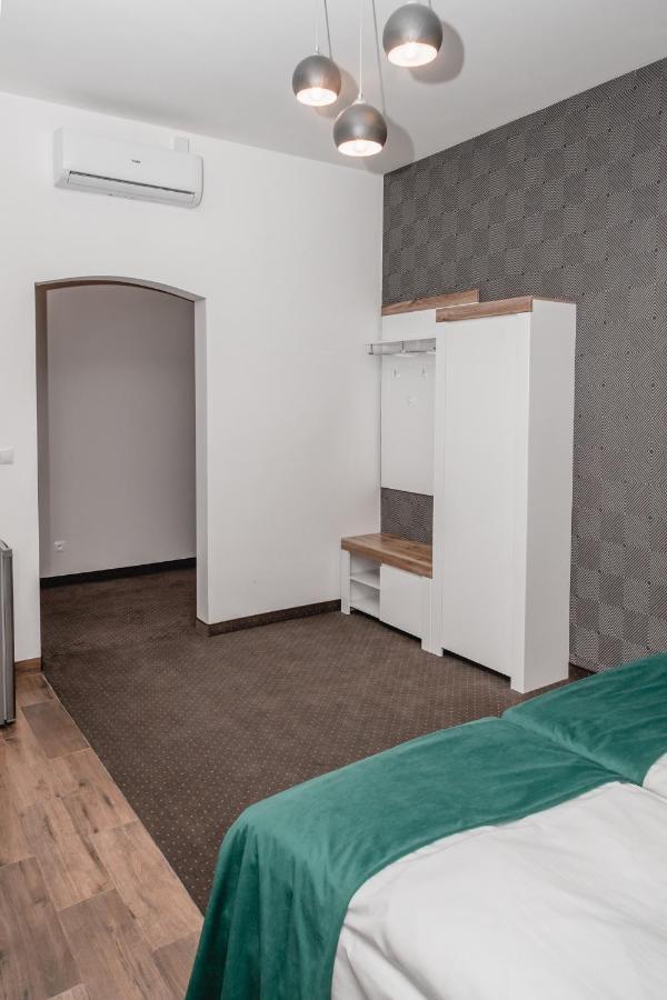 The Old Townhouse Aparthotel Krosno Exterior photo